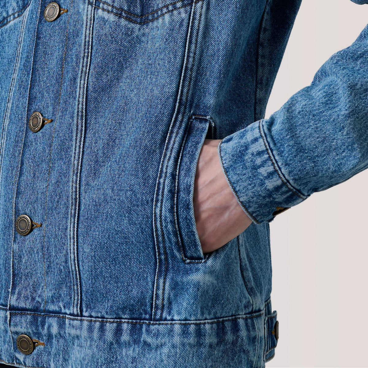 
Fóðursýn Showing Quilted Viscose Lining & Tveir hagnýtir innri vasar