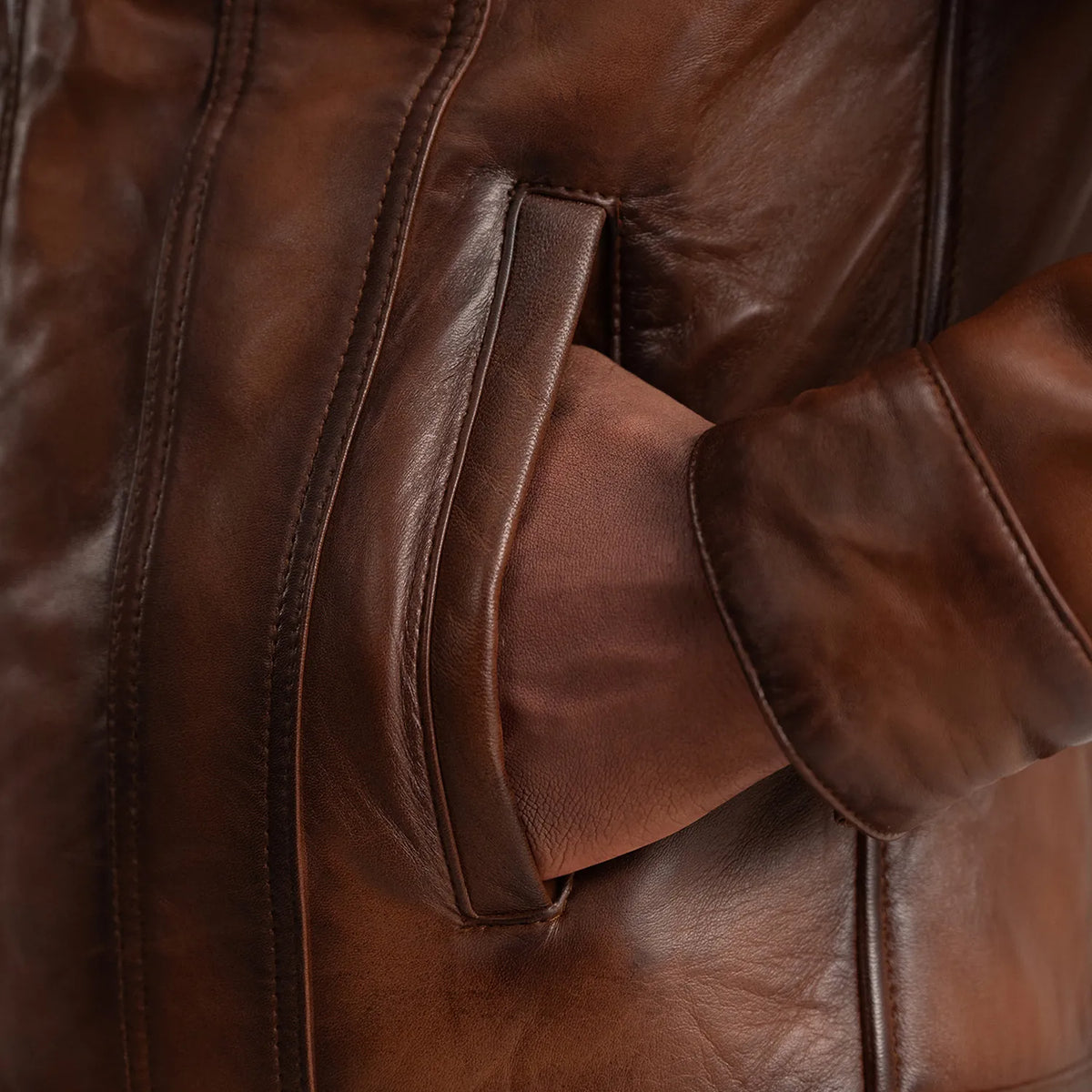 
Fóðursýn Showing Fully Faux Fur Lined & Tveir hagnýtir innri vasar