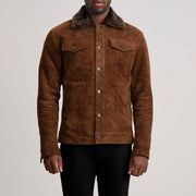 
Nærmynd of Classic Collar & Button Hardware on Dallis Brúnn Suede Shearling Trucker Leðurjakki fyrir Karla