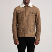 
Nærmynd of Classic Collar & Button Hardware on Dallis Snuffed Brown Shearling Trucker Jacket