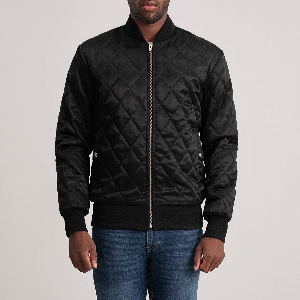 
Danson Rimlaskorinn Svartur Varsity Leðurjakki fyrir Karla in Black Satin - Að framan með sniðinni hönnun | Kaupa á netinu