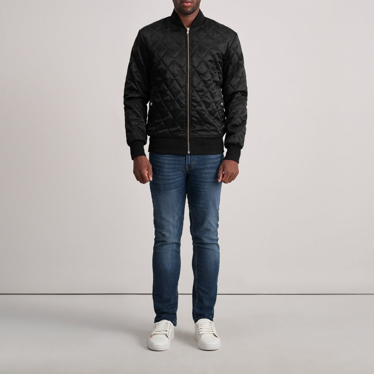 
Nærmynd of Varsity & Zipper Hardware on Danson Rimlaskorinn Svartur Varsity Leðurjakki fyrir Karla