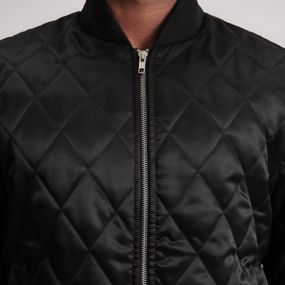 
Fóðursýn Showing Polyester Lining & Tveir hagnýtir innri vasar