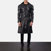 
Black Cowhide Leather Trench Coat - Að aftan með nákvæmri axlasniði og hreinum fald