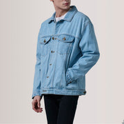 
Eddie Light Blár Oversized Denim Trucker Leðurjakki fyrir Karla For Men - Hliðarsýn með vinnuvistfræðilegu ermasniði
