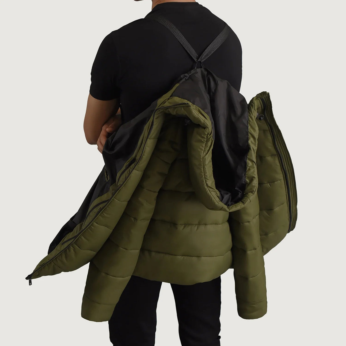 
Nærmynd of Classic Collar & Zipper With Wind Flap Hardware on Erico Grænn Hooded Puffer Leðurjakki fyrir Karla