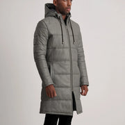 
Á módeli:  Floyd Tan Hooded Leather Puffer Coat á módeli í náttúrulegu dagsbirtu