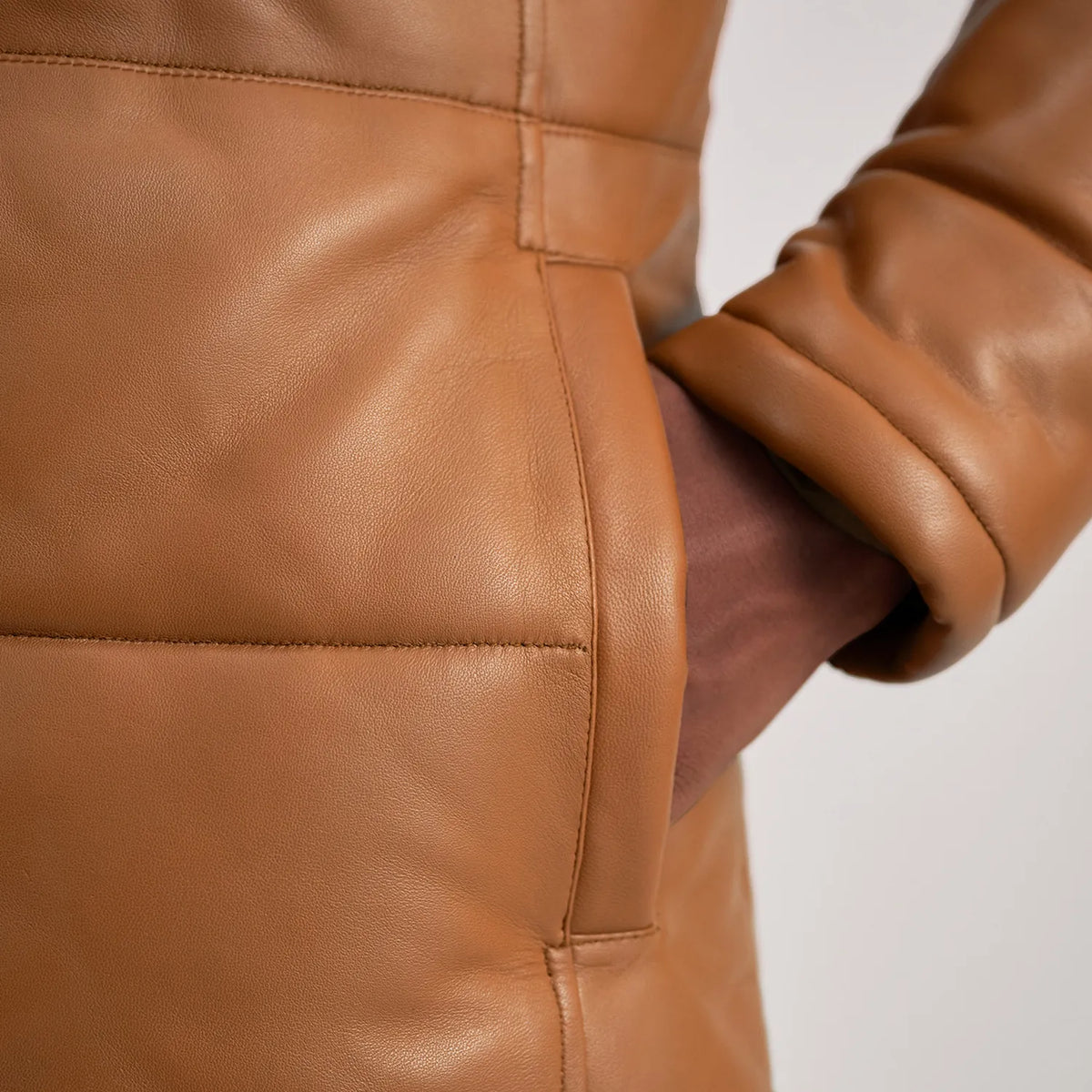 
Floyd Leðursíðkápa Ljósbrúnn Puffer Leðurjakki fyrir Karla – alternate product view 6