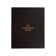 
Á módeli:  Giftset Leather Writing Case and Pen (Passport holder) á módeli í náttúrulegu dagsbirtu