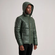 
Á módeli:  Gordon Tan Hooded Leather Puffer Jacket á módeli í náttúrulegu dagsbirtu