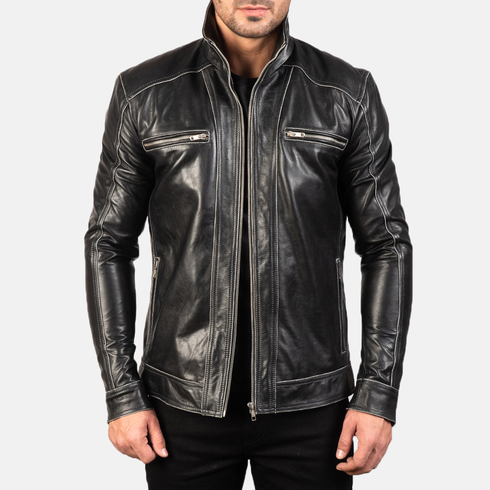 
Hudson Black Leather Biker Jacket in Black Cowhide Leather - Að framan með sniðinni hönnun | Kaupa á netinu