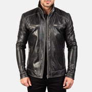
Hudson Black Leather Biker Jacket in Black Cowhide Leather - Að framan með sniðinni hönnun | Kaupa á netinu