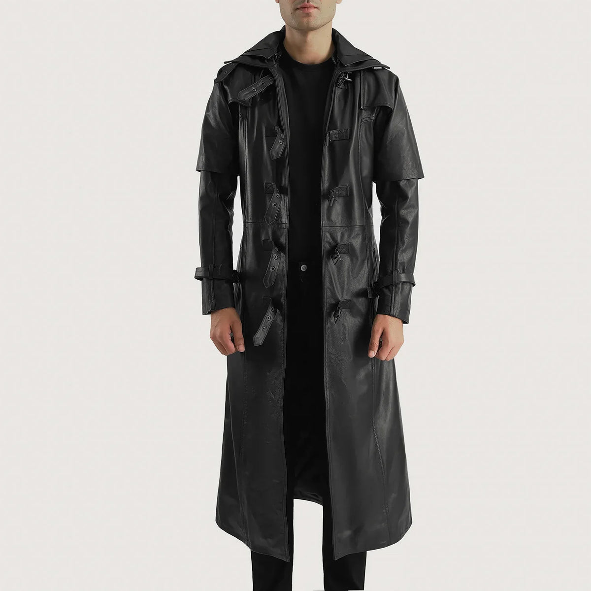 
Huntsman Svartur Hooded Leðurfrakki fyrir Karla in Black. Cowhide Leather - Að framan með sniðinni hönnun | Kaupa á netinu