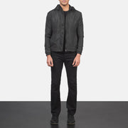 
Jimmy Svartur Hooded Windbreaker Leðurjakki fyrir Karla - Hliðarsýn með vinnuvistfræðilegu ermasniði