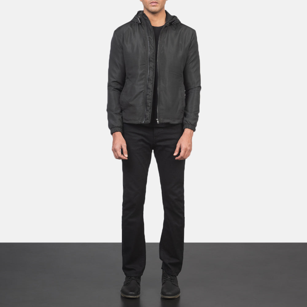 Jimmy Black Hooded Windbreaker Jacket - Hliðarsýn með vinnuvistfræðilegu ermasniði