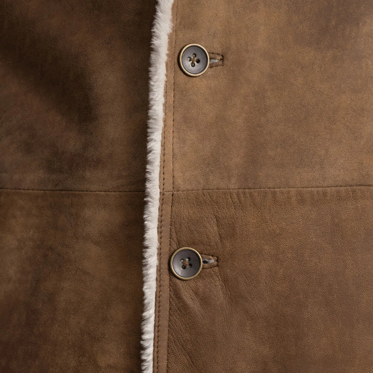 
Nærmynd of Notch & Button Hardware on Kolby Distressed Brown Shearling Long Coat