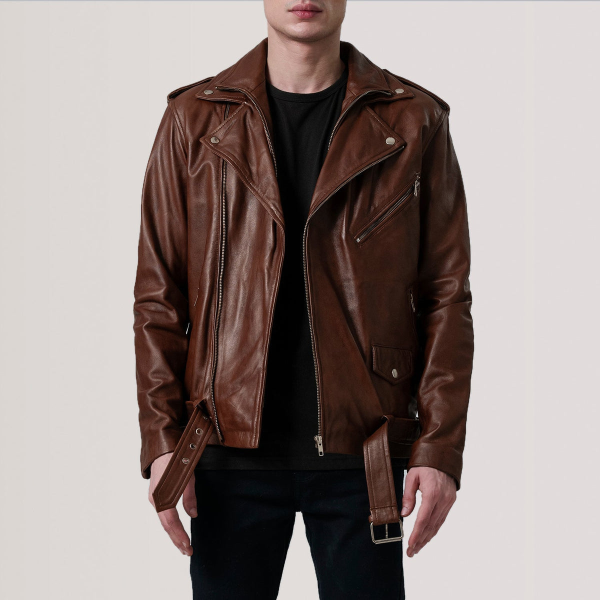 
Kole Waxed Brúnn Leather Double Rider Leðurjakki fyrir Karla in Distressed Brown Sheepskin Burnished - Að framan með sniðinni hönnun | Kaupa á netinu