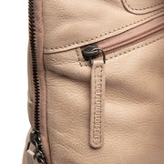 
Fóðursýn Showing Dedicated Padded Laptop Sleeve & Multi-Compartment Organization