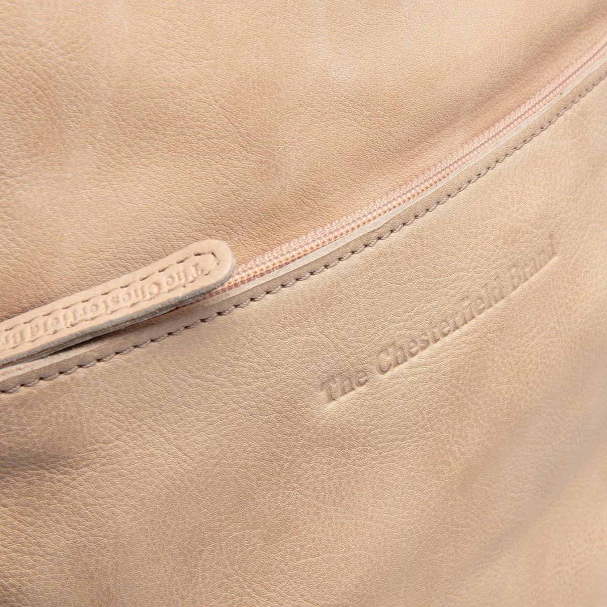 
Classic 100% Full-Grain leather Backpack - Að aftan með styrktum leðurólum