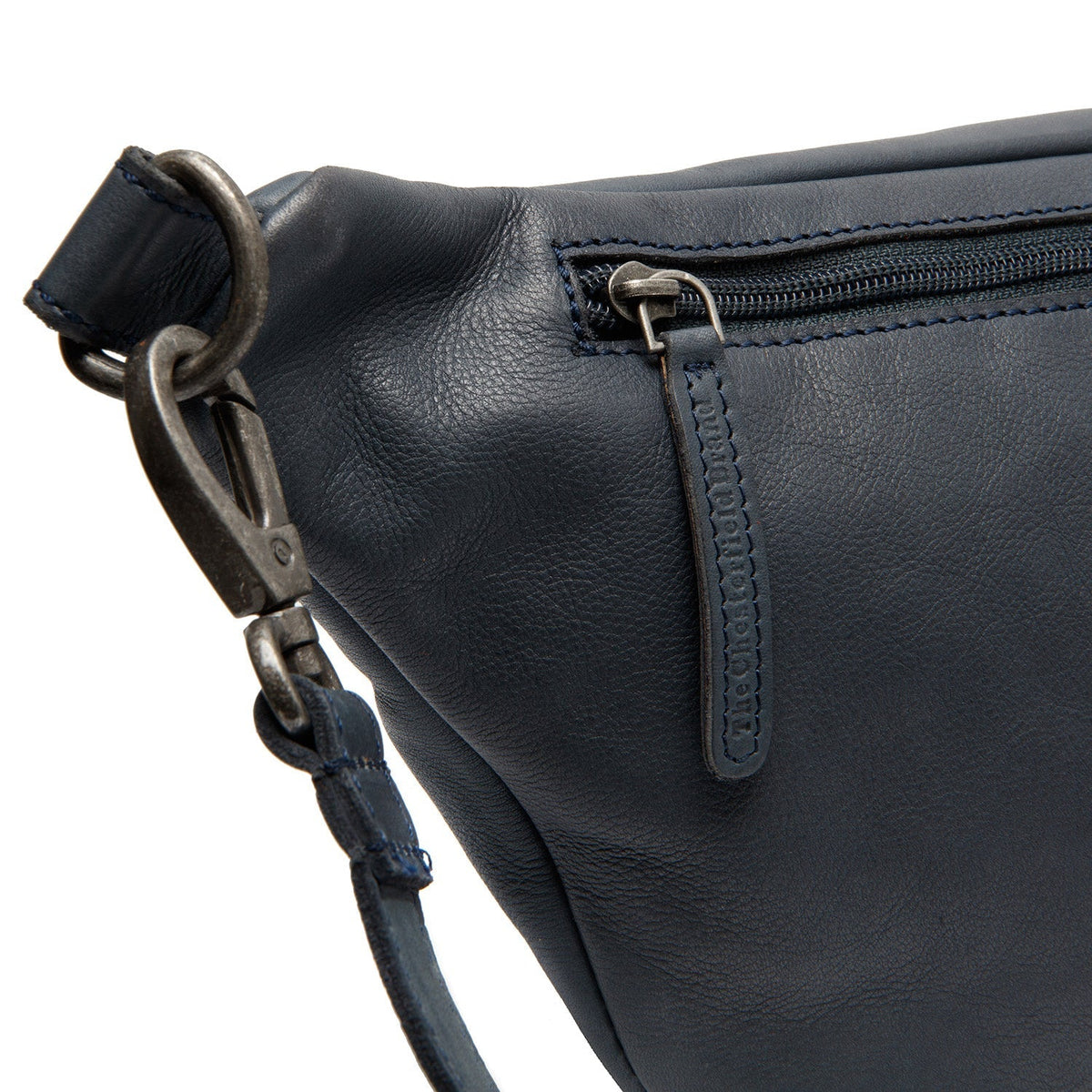
Fóðursýn Showing Dedicated Padded Laptop Sleeve & Multi-Compartment Organization
