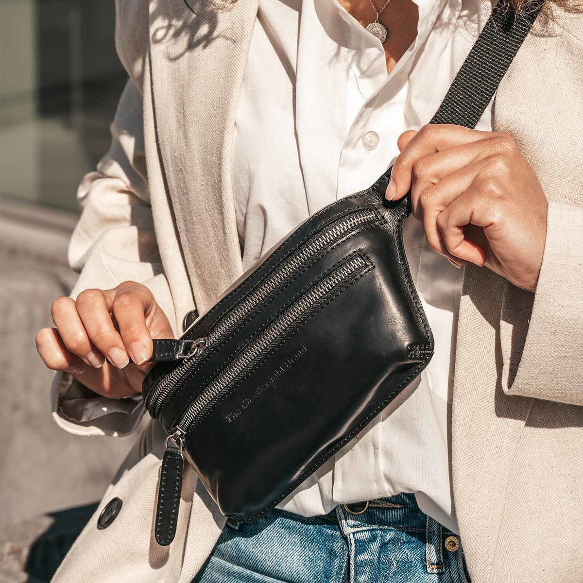 
Classic 100% Full-Grain leather Bag - Að aftan með styrktum leðurólum