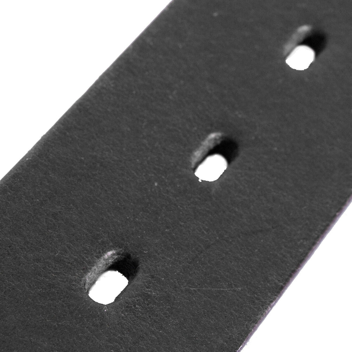 
Solid Antique Brass Hardware & Heavy-Duty Dual Zipper Detail on Brandon Ósvikið full grain leður Belt fyrir Karla