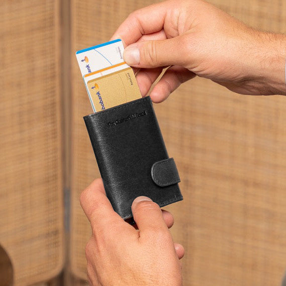 
Classic 100% Full-Grain Leather Card Holder - Að aftan með styrktum leðurólum