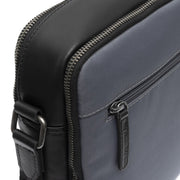 
Fóðursýn Showing Dedicated Padded Laptop Sleeve & Multi-Compartment Organization