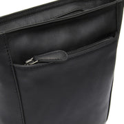
Fintona Leður crossbody taska - Hliðarsýn sem sýnir dýpt og rúmmál