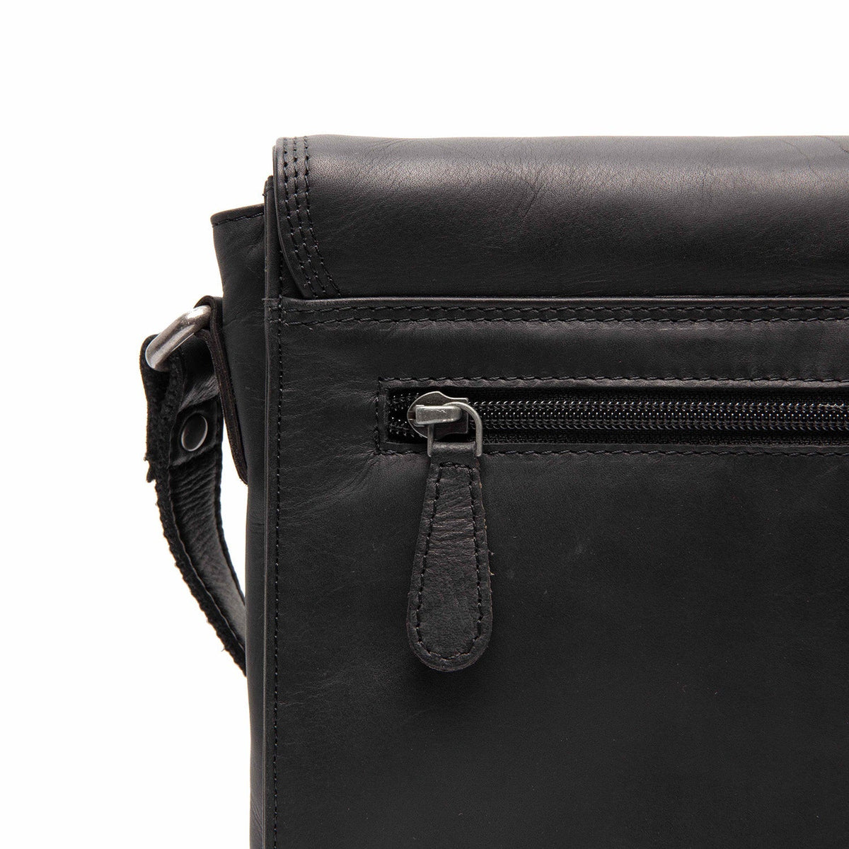 
Lunor Leður crossbody taska - Hliðarsýn sem sýnir dýpt og rúmmál