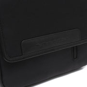 
Fóðursýn Showing Dedicated Padded Laptop Sleeve & Multi-Compartment Organization