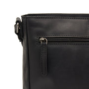 
Fóðursýn Showing Dedicated Padded Laptop Sleeve & Multi-Compartment Organization
