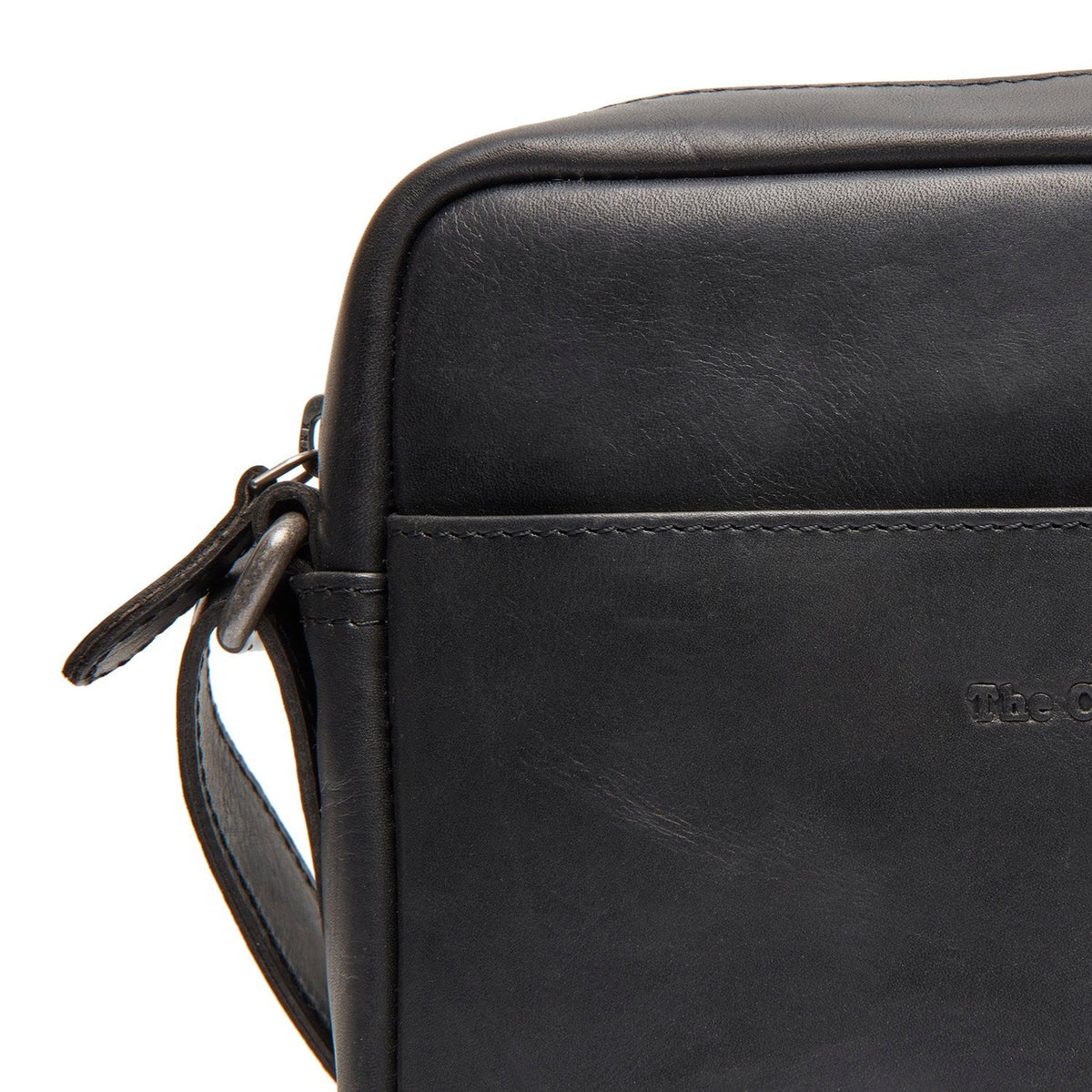 
Westmere Leður crossbody taska - Hliðarsýn sem sýnir dýpt og rúmmál