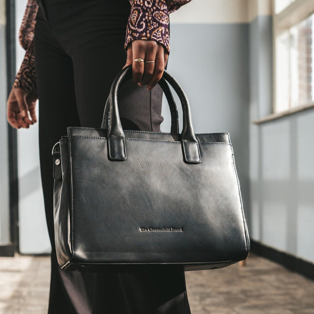 Classic 100% Full-Grain leather Goods - Að aftan með nákvæmri axlasniði og hreinum fald