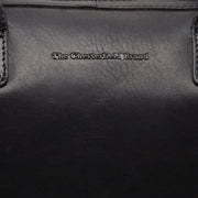 
Nærmynd of Classic Collar & Heavy-Duty Zipper Hardware on Langton Leður handtaska