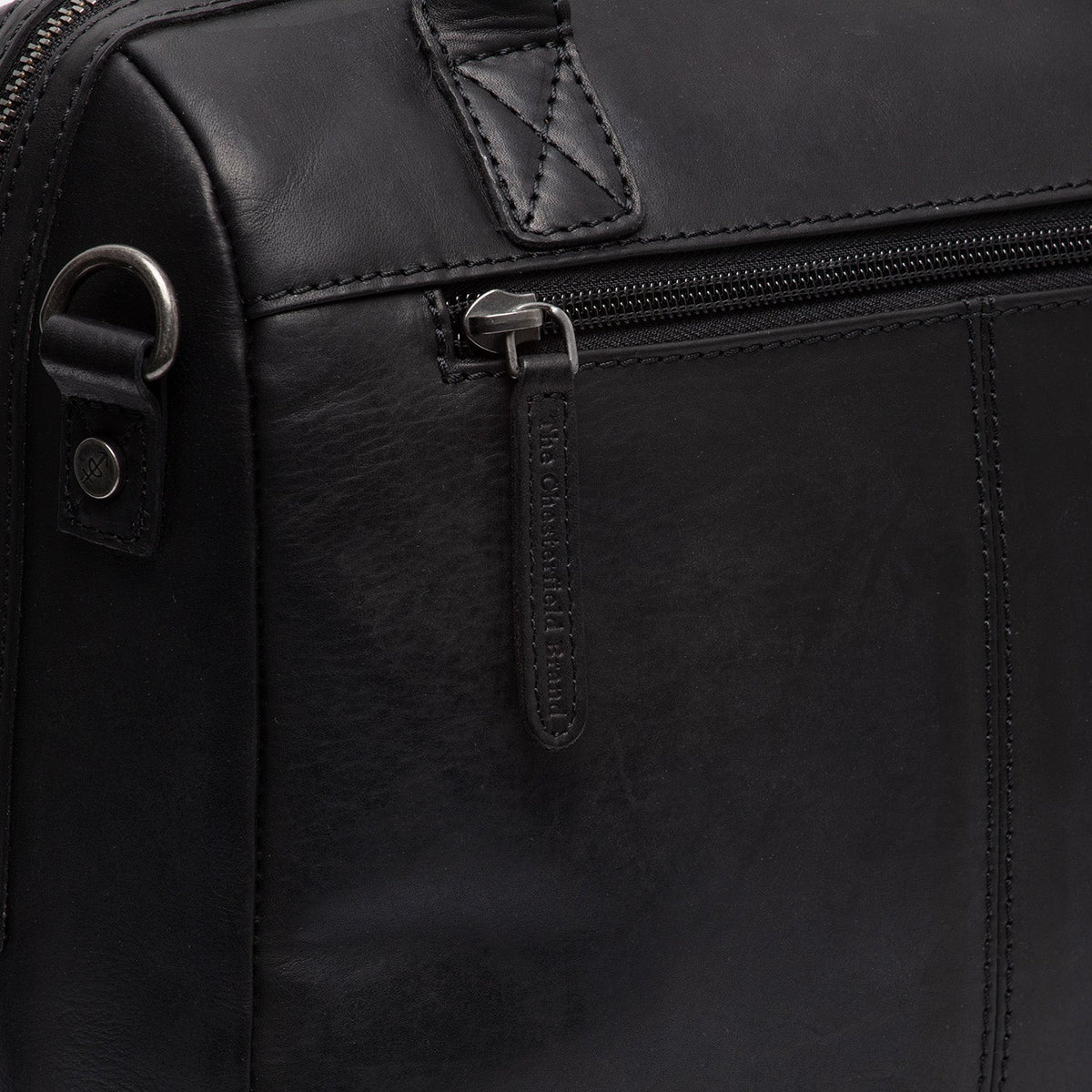 
Tailored Rib Cuffs & Hem Craftsmanship Construction Detail on Langton Leður handtaska