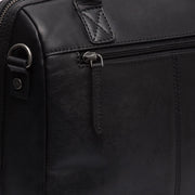 
Tailored Rib Cuffs & Hem Craftsmanship Construction Detail on Langton Leður handtaska
