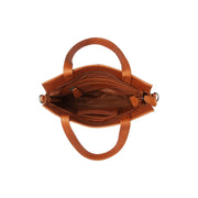 
Nærmynd of Classic Collar & Heavy-Duty Zipper Hardware on Rivington Leður handtaska