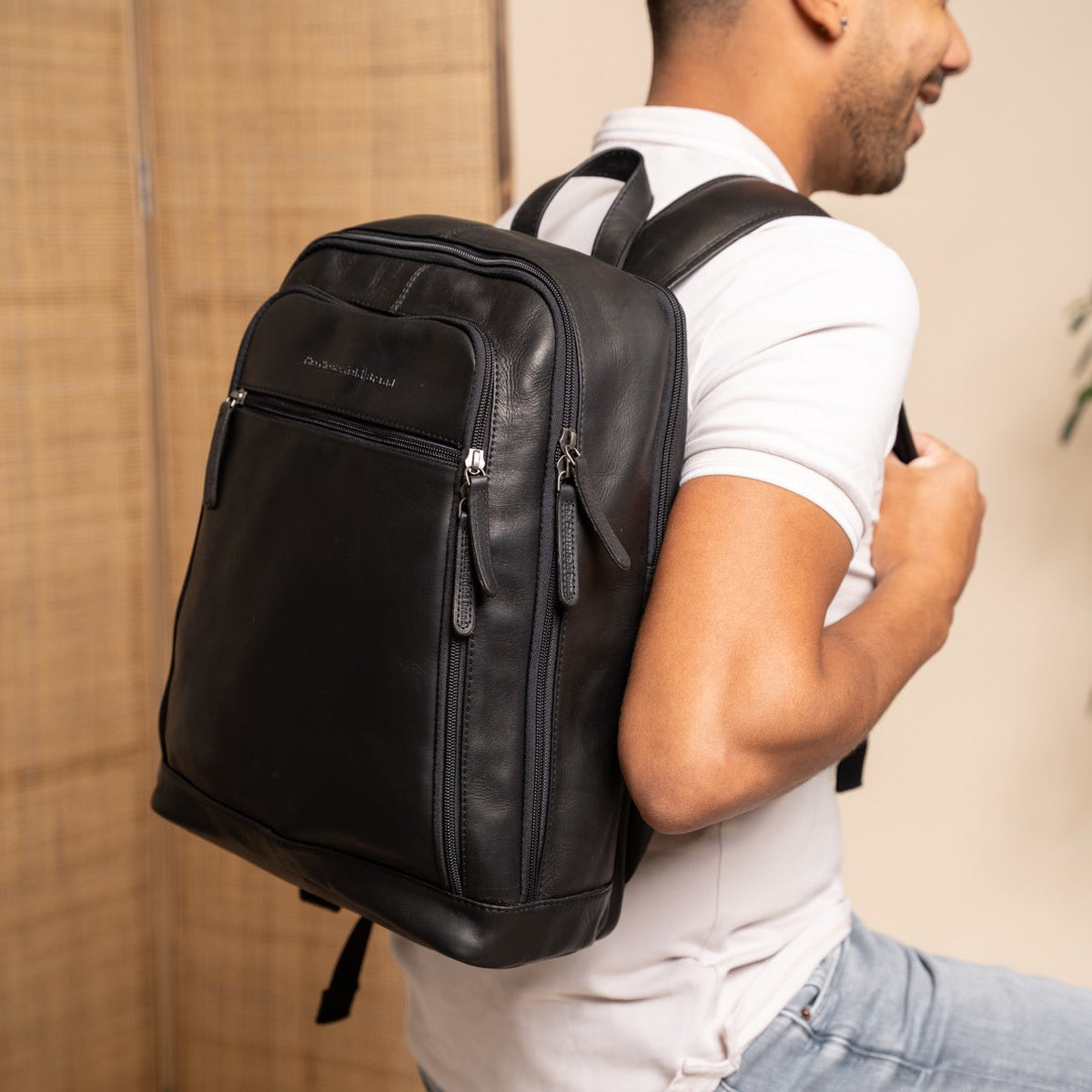 Classic 100% Full-Grain leather Backpack - Að aftan með styrktum leðurólum