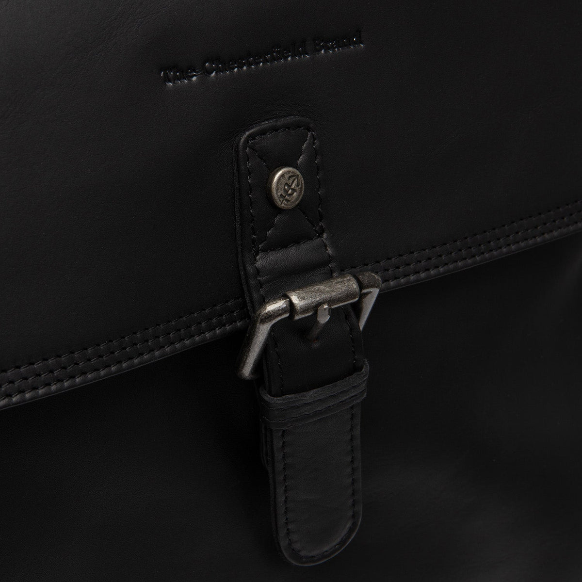 Fóðursýn Showing Dedicated Padded Laptop Sleeve & Multi-Compartment Organization