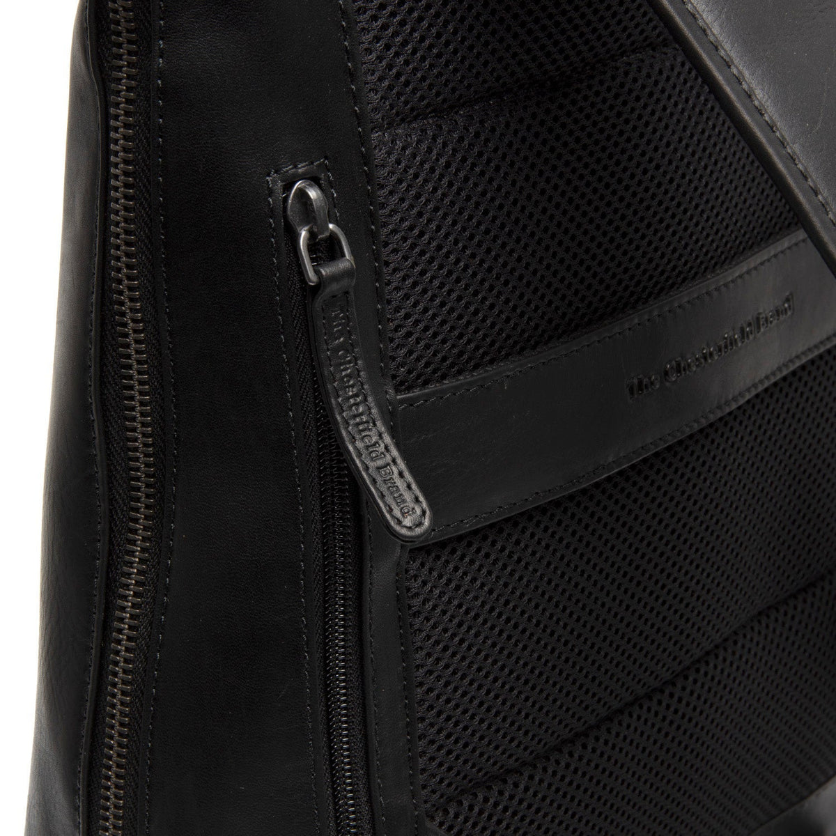 Fóðursýn Showing Dedicated Padded Laptop Sleeve & Multi-Compartment Organization