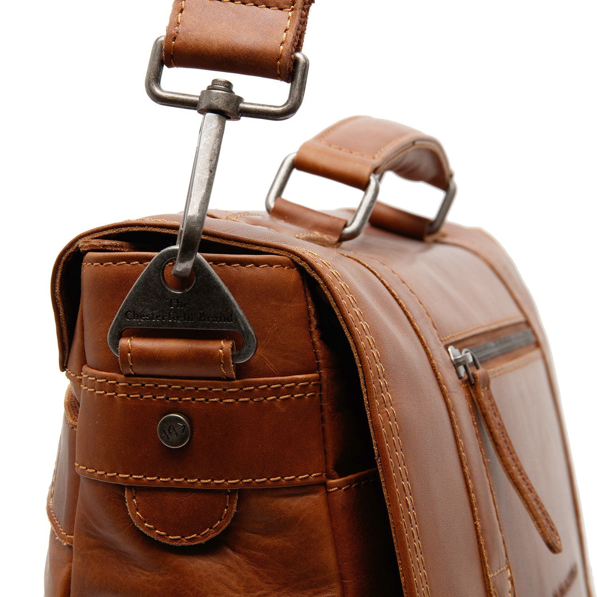 Fóðursýn Showing Dedicated Padded Laptop Sleeve & Multi-Compartment Organization