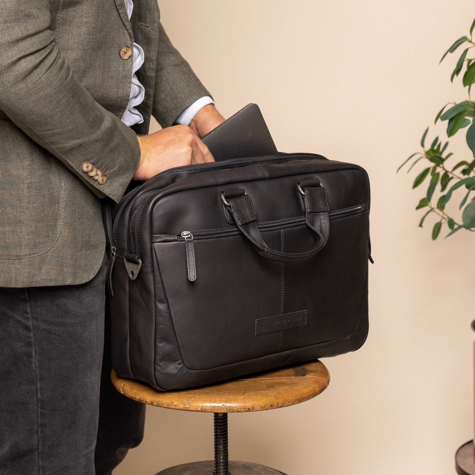 Seth Full-Grain Leather Laptop Bag - Hliðarsýn sem sýnir dýpt og rúmmál