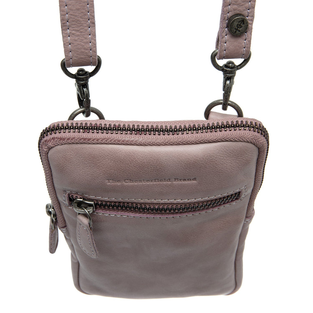 Nærmynd of Classic Collar & Heavy-Duty Zipper Hardware on Salta Full-Grain Leather Phone Bag