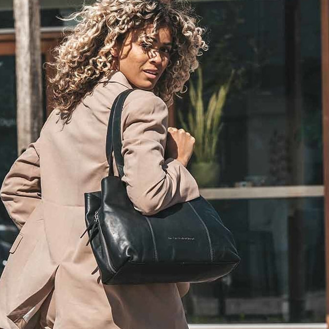 
Classic 100% Full-Grain leather Bag - Að aftan með styrktum leðurólum
