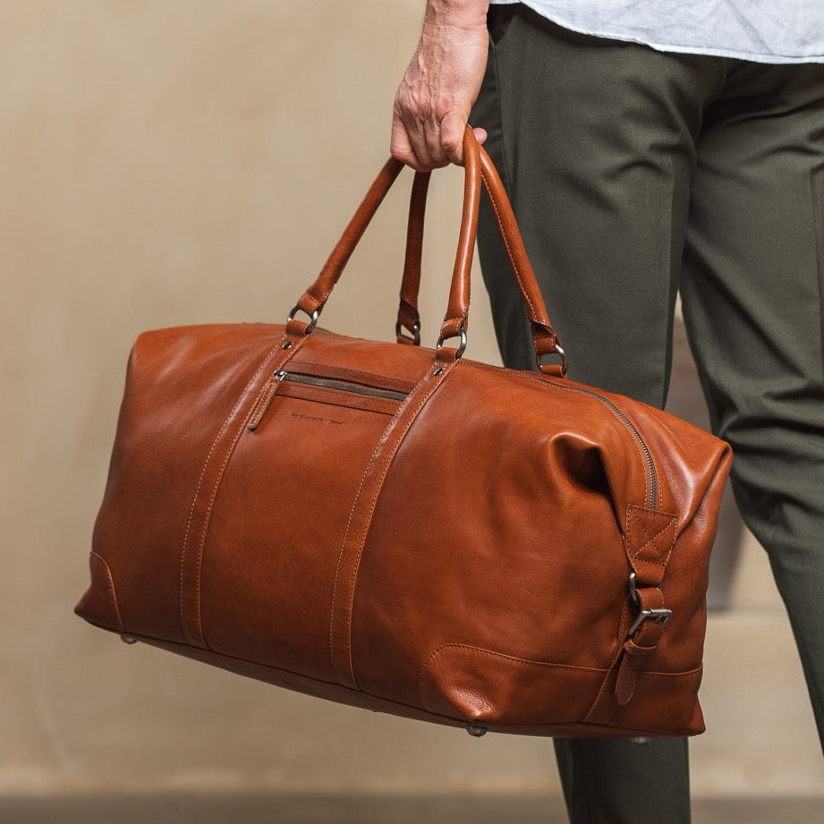 
Classic 100% Full-Grain Leather Duffle Bag - Að aftan með styrktum leðurólum