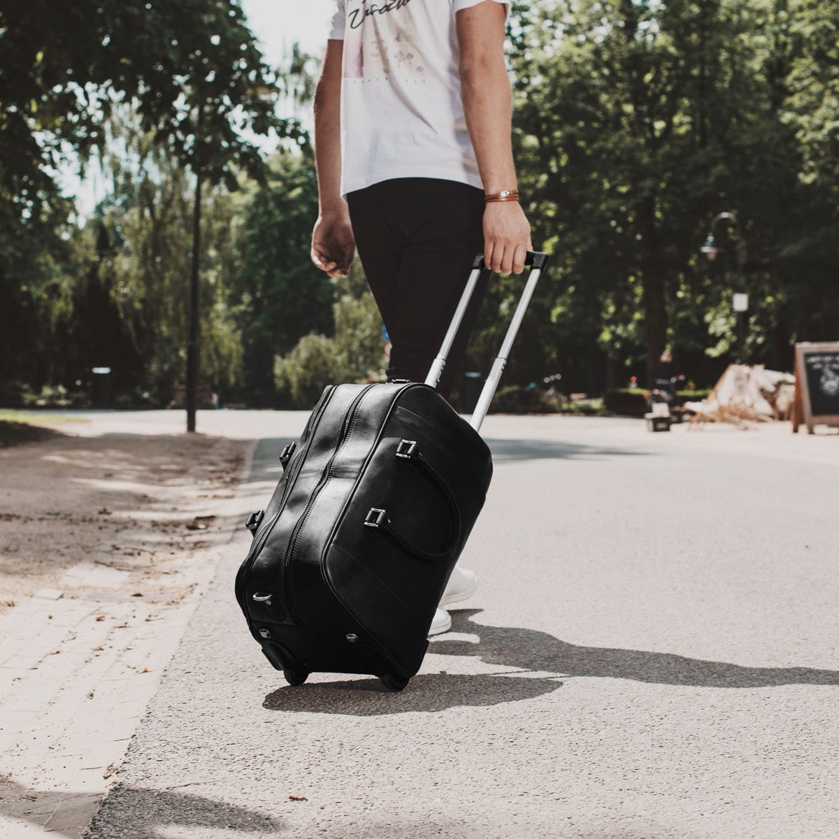 
Classic 100% Full-Grain Leather Duffle Bag - Að aftan með styrktum leðurólum