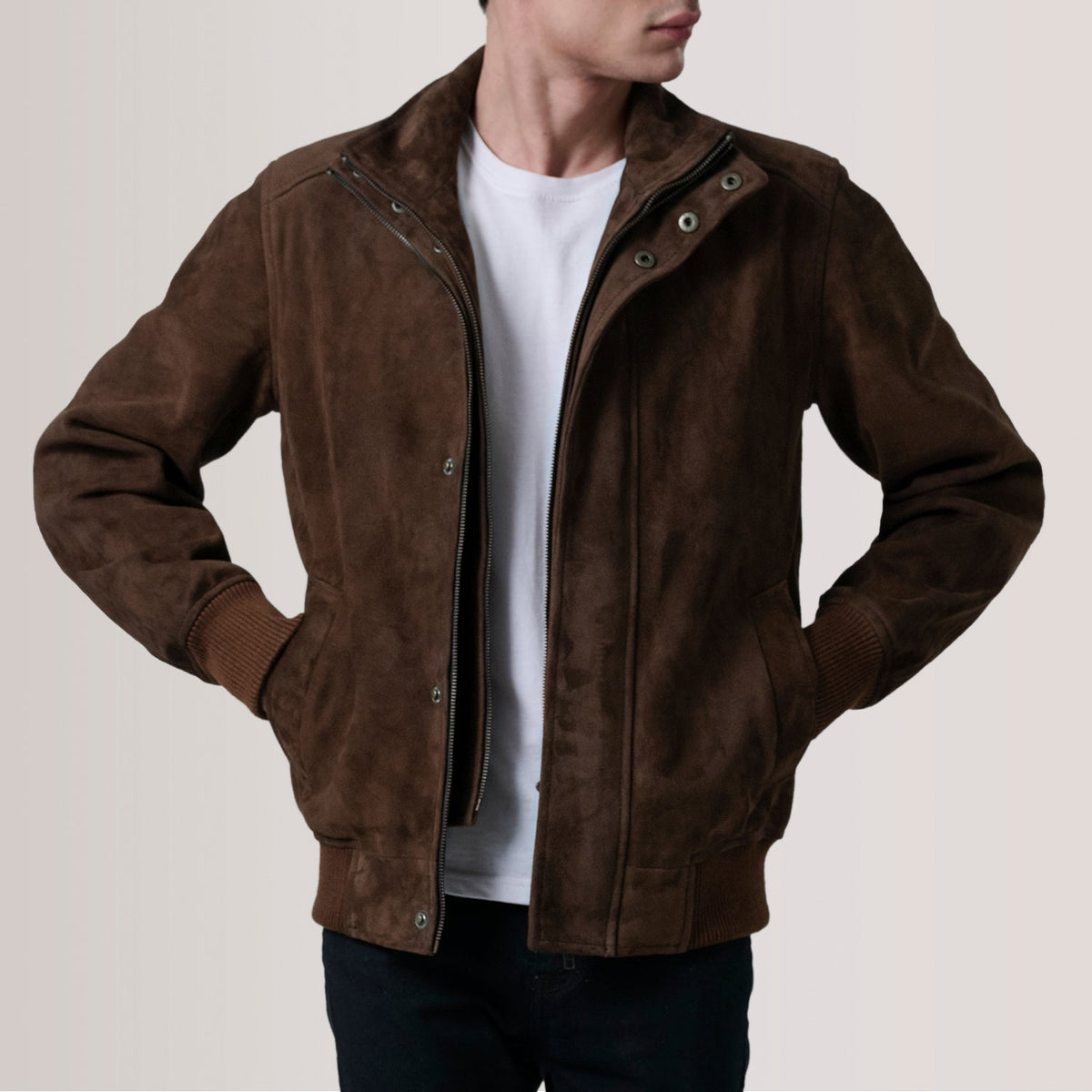 
Tailored Rib Cuffs & Hem Craftsmanship Construction Detail on Lester Brúnn Suede Bomberjakki úr Leðri fyrir Karla For Men