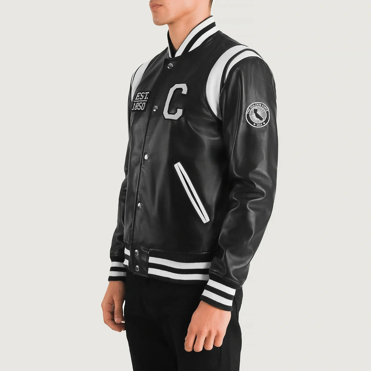 
Black & White Sheepskin Leather Varsity Jacket - Að aftan með nákvæmri axlasniði og hreinum fald