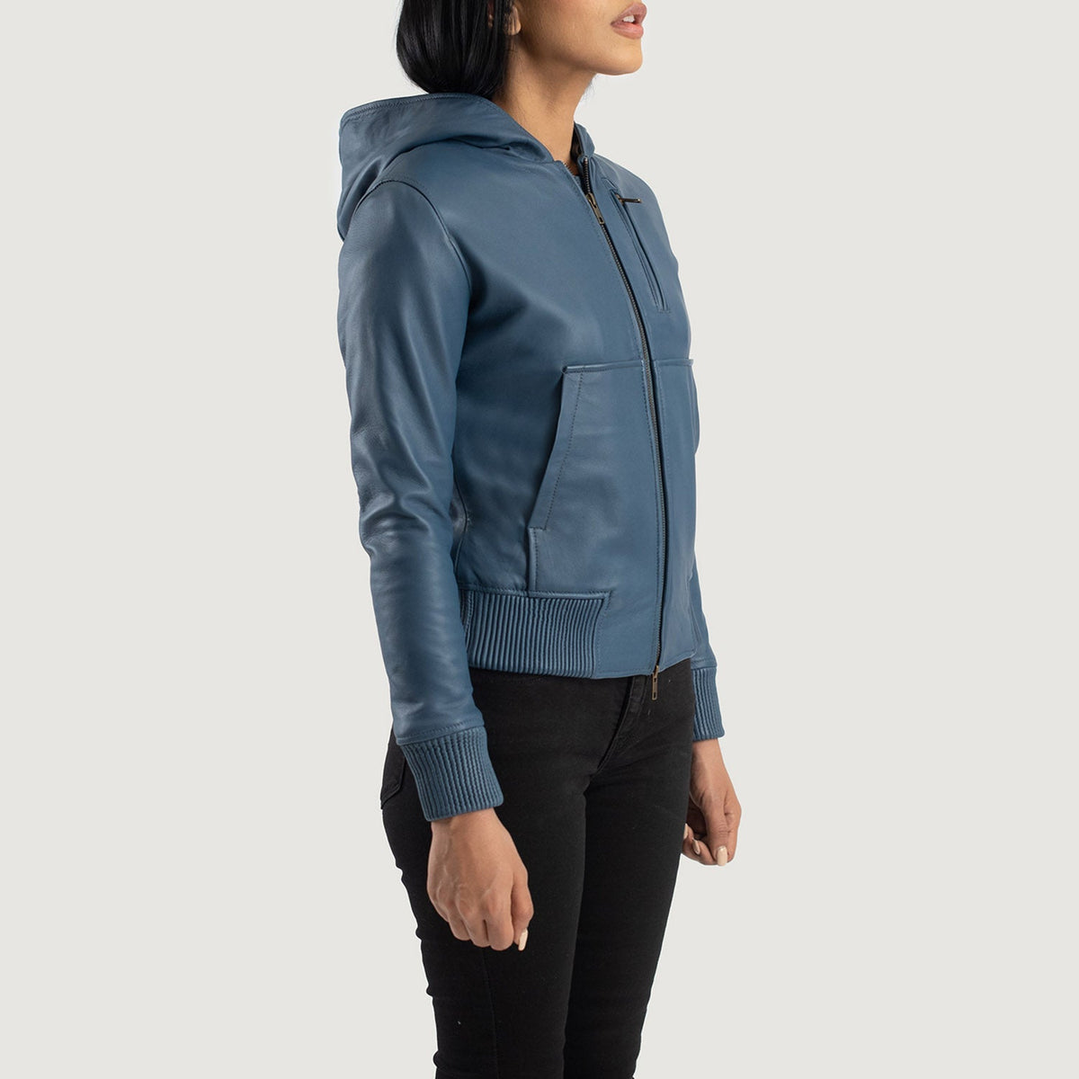
Blue Sheepskin Leather Bomber Jacket - Að aftan með nákvæmri axlasniði og hreinum fald